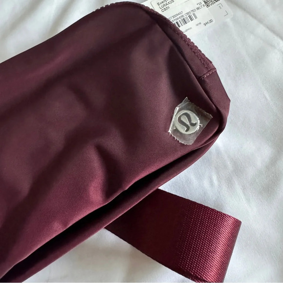 🆕💜 Lululemon UBC Everywhere Belt Bag - Cassis - Picture 3 of 6